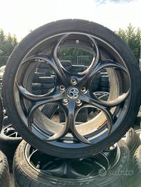 Giulia Quadrifoglio Cerchi 19" Originali Alfa Rom