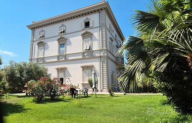 ARDENZA MARE: Lussuosa dimora in villa d'epoca