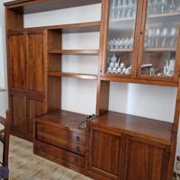 Tavolo + 6 sedie, vetrina e mobile tv con vetrine