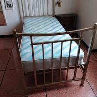Letto singolo in ottone