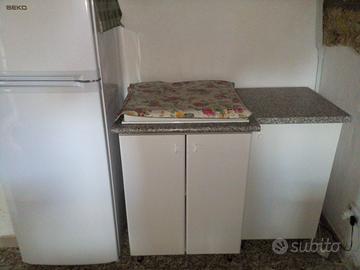 mobile e cucina a gas quattro fuochi   frigorifero