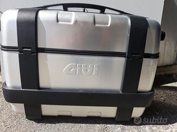 2 Valigie GIVI TRK33 (attacco Monokey)