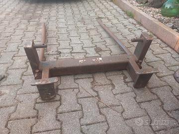 forca per spostare balloni di fieno 