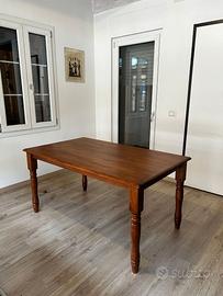 Tavolo in legno massello