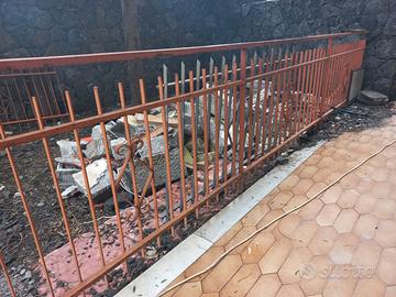 Ringhiera più  2 cancelli