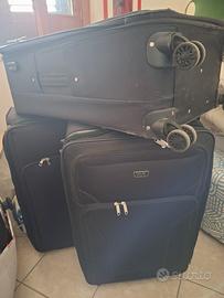 4 valigie 3   Enrico Cover 1 piccola Guess 30 euro