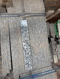 Battiscopa in serizzo