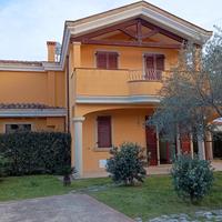 Splendida villa con cucina tre camere e tre bagni