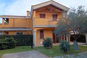 Splendida villa con cucina tre camere e tre bagni