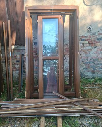 9 finestre in legno con doppio vetro color noce