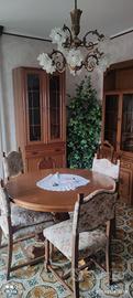 Tavolo rotondo in legno con 4 sedie imbottite
