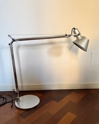 Lampada Artemide Tolomeo da tavolo