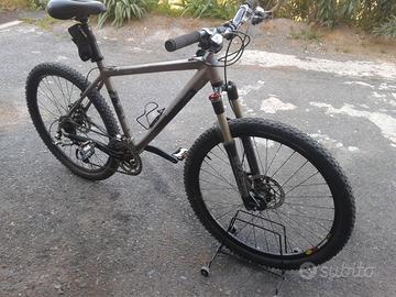 Bicicletta ammortizzata usata pochissimo