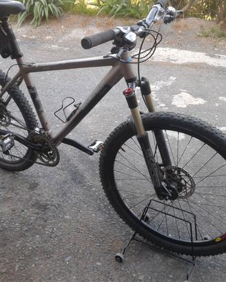 Bicicletta ammortizzata usata pochissimo