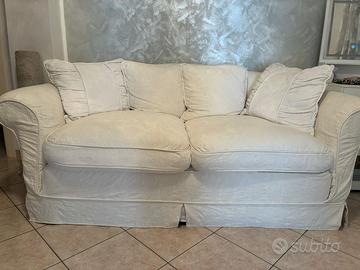 Divani in piuma d’oca e struttita in legno