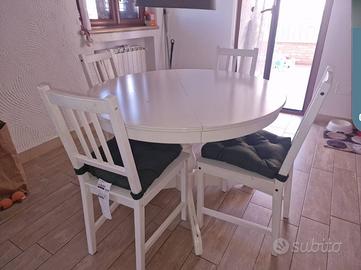Tavolo con sedie , letto , letto doppio cameretta
