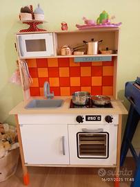 Cucina giocattolo in legno