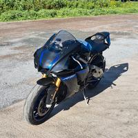 Yamaha R1 M