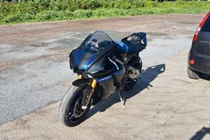 Yamaha R1 M