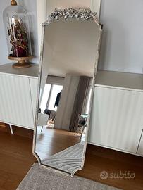 Specchio con cornice in ferro battuto antichizzato