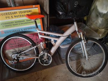 bici MTB biammortizzata 