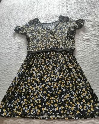 Vestito con fiori