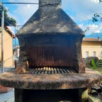 Barbecue da giardino in muratura