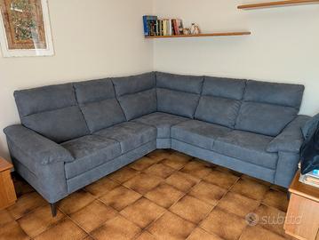 Materasso matrimoniale e divano ad angolo 