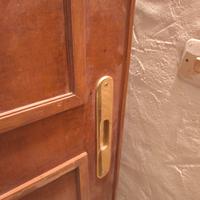 Porte in legno ad anta battente e a scorrimento