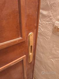 Porte in legno ad anta battente e a scorrimento