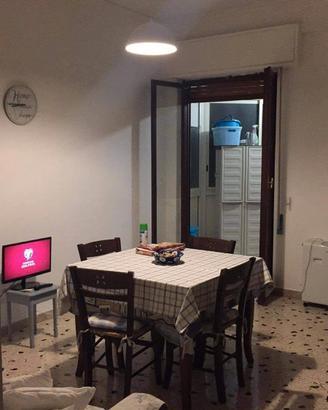 MOBILI USATI PARI  AL NUOVO