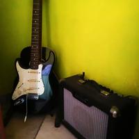 chitarra elettrica + amplificatore 