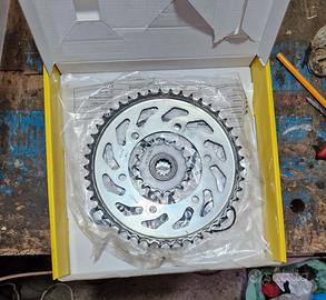 Corona e pignone per yamaha r6 2008