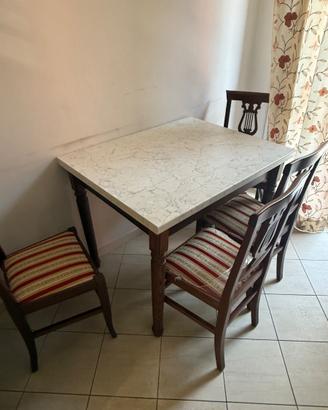 Tavolo da pranzo con 4 sedie coordinate