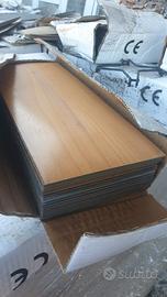 scatola di pavimento in doghe vinilica sottili 