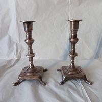 Coppia di candelabri placcati argento