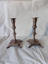 Coppia di candelabri placcati argento