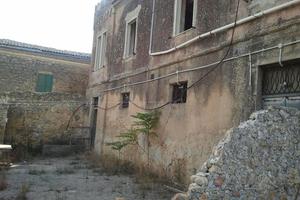 Terreno 25mila Mq con annesso fabbricato