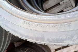 235/45 ZR19 95W Kumho estive 