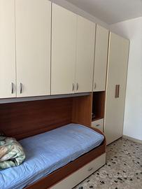 Mobile parete camera da letto con letto incassato