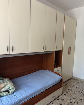 Mobile parete camera da letto con letto incassato