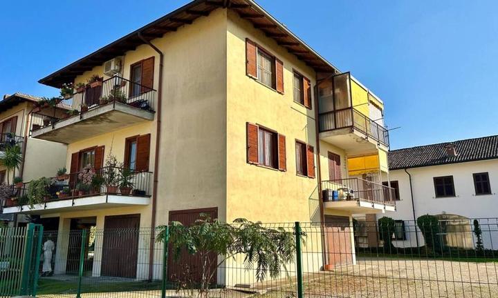 ROBBIO: TRILOCALE CON AUTORIMESSA