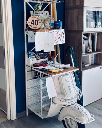 Mobile vespa vintage - bianco