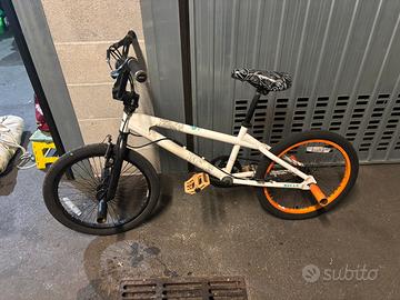 Bmx bicicletta