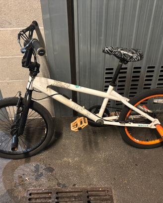 Bmx bicicletta