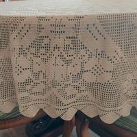 tovaglia tonda fatta a mano all'uncinetto 