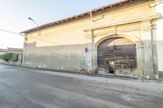 CASCINA DA RISTRUTTURARE CON GIARDINO DI AMPIE MET