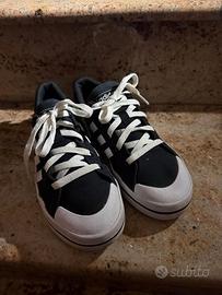 Scarpe adidas in tela e gomma