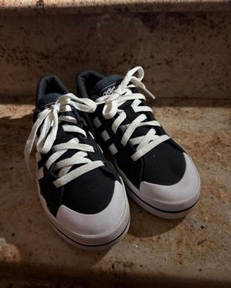 Scarpe adidas in tela e gomma