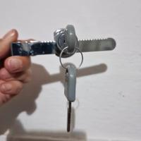 serratura a cremagliera per vetrine